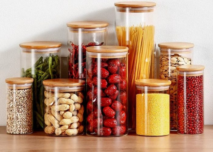 Glass containers can hold different foods